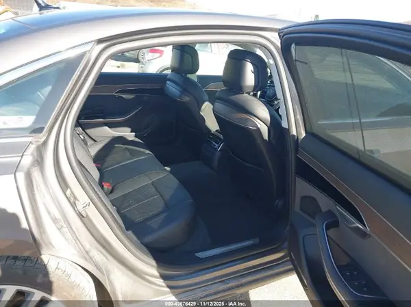 WAU8DAF8XKN010337 2019 AUDI A8 - Image 8