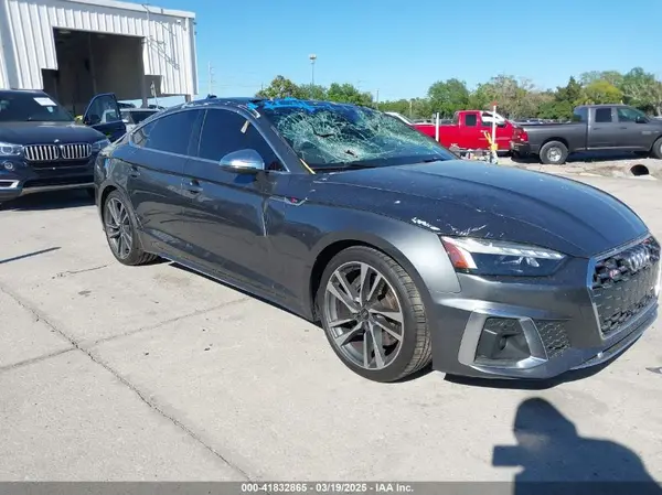 WAUA4CF59NA032604 2022 AUDI S5 - Image 1