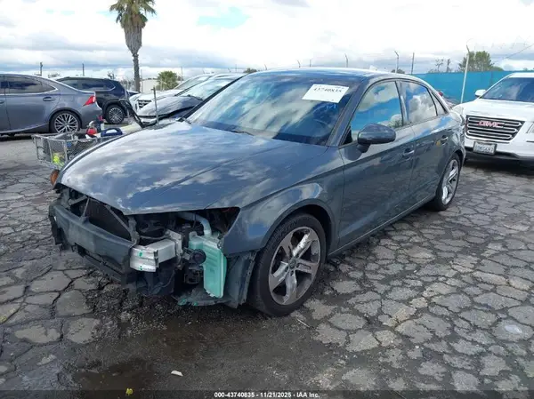 WAUAUGFF3H1037852 2017 AUDI A3 - Image 2