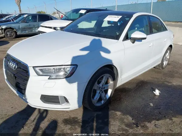 WAUAUHFF7J1055931 2018 AUDI A3 - Image 2