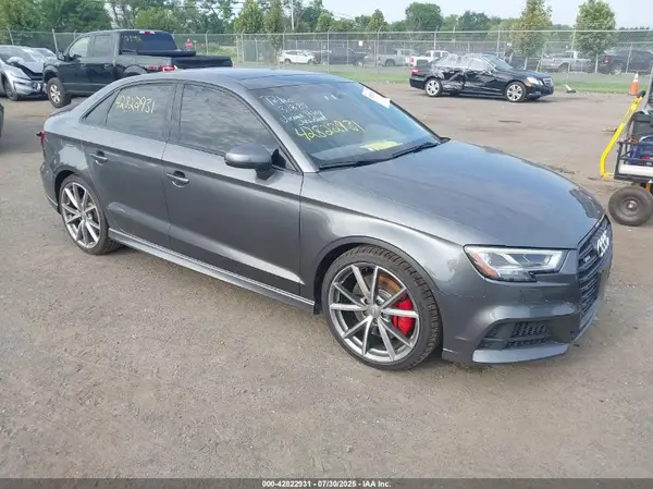 WAUB1GFF5J1074596 2018 AUDI S3