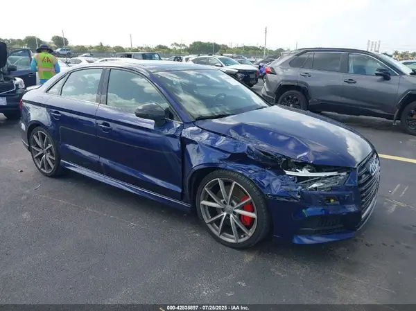 WAUB1GFF6J1085879 2018 AUDI S3