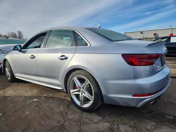 WAUB4AF40JA212970 2018 AUDI RS4 - Image 2