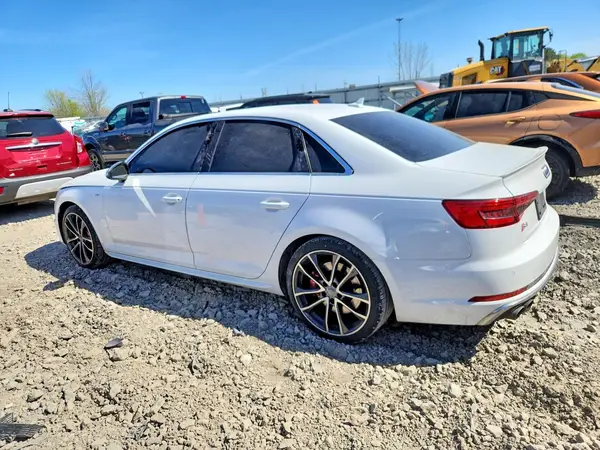 WAUB4AF41JA003253 2018 AUDI RS4 - Image 2