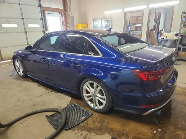 WAUB4AF42JA045494 2018 AUDI RS4 - Image 2