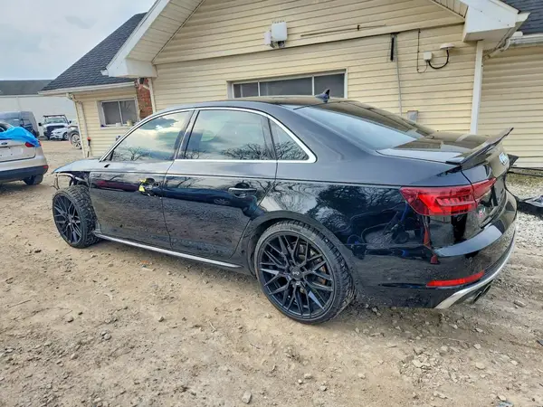 WAUB4AF43JA126813 2018 AUDI RS4 - Image 2