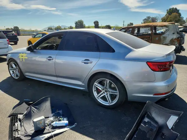 WAUB4AF44JA113455 2018 AUDI RS4 - Image 2