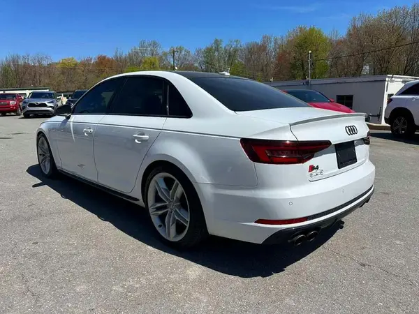 WAUB4AF45KA008697 2019 AUDI RS4 - Image 2