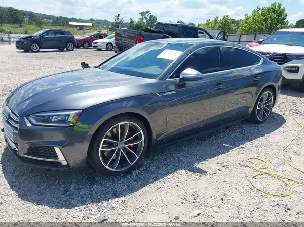 WAUB4CF52JA010488 2018 AUDI S5 - Image 2