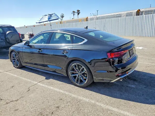 WAUB4CF56JA101442 2018 AUDI RS5 - Image 2