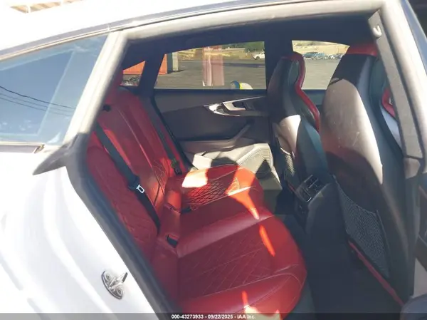 WAUB4CF5XKA075400 2019 AUDI S5 - Image 8