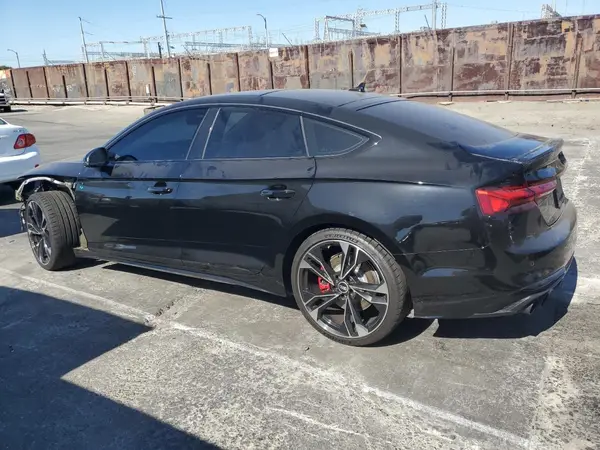 WAUC4CF51MA063109 2021 AUDI RS5 - Image 2