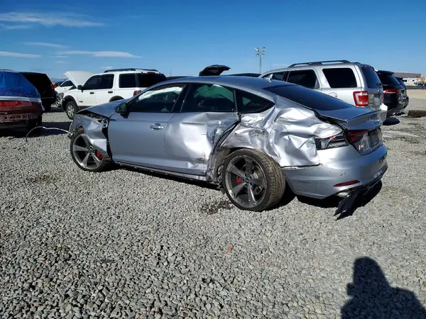 WAUC4CF52KA016586 2019 AUDI RS5 - Image 2