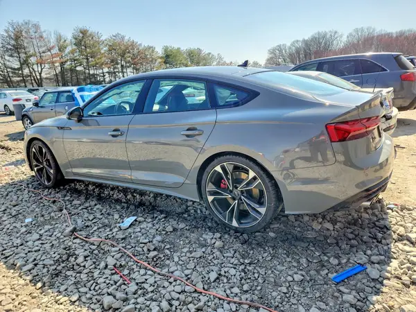 WAUC4CF52NA022473 2022 AUDI RS5 - Image 2