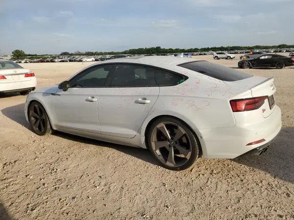 WAUC4CF55KA020549 2019 AUDI RS5 - Image 2