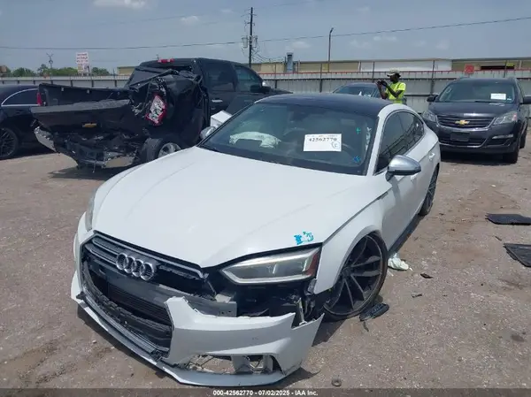 WAUC4CF56JA059634 2018 AUDI S5 - Image 2