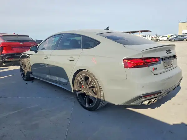 WAUC4CF58NA019156 2022 AUDI RS5 - Image 2