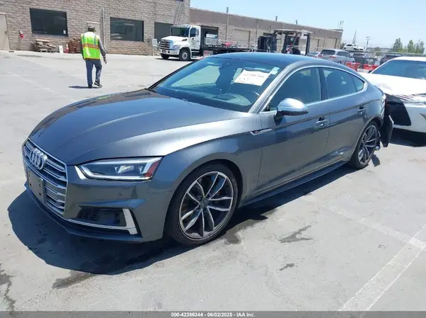 WAUC4CF59JA064259 2018 AUDI S5 - Image 2