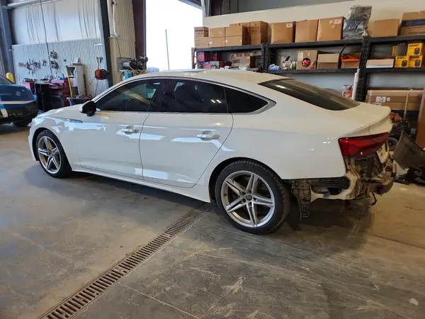 WAUDACF54MA015889 2021 AUDI A5 - Image 2