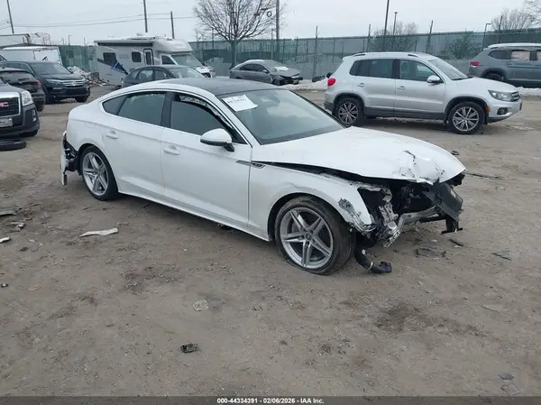 WAUDACF56MA015067 2021 AUDI A5 - Image 1