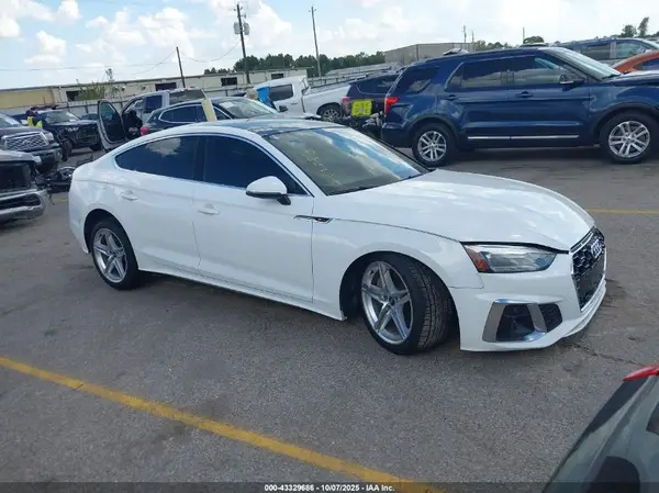 WAUDACF57NA012566 2022 AUDI A5 - Image 1