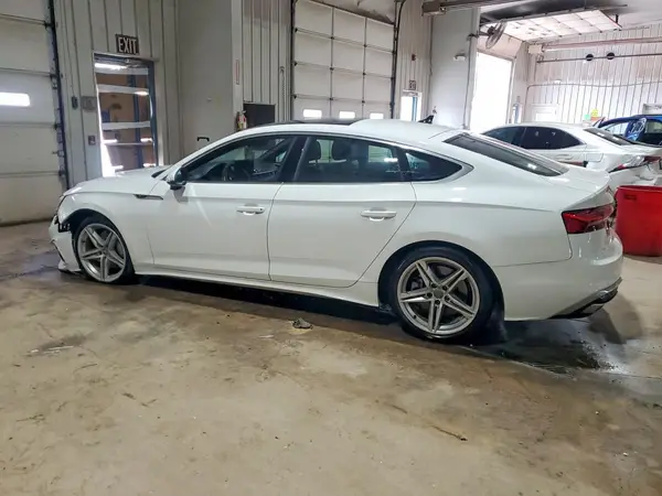 WAUDACF58MA015104 2021 AUDI A5 - Image 2