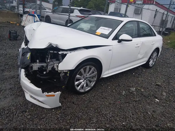 WAUDNAF41JA118327 2018 AUDI A4 - Image 2