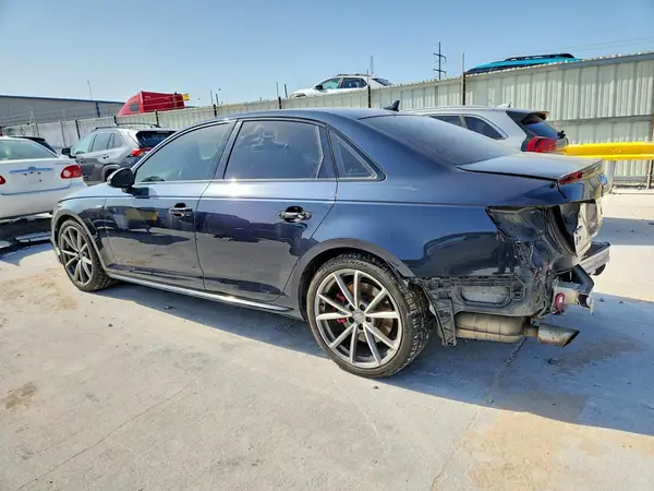 WAUENAF41JA060661 2018 AUDI A4 - Image 2