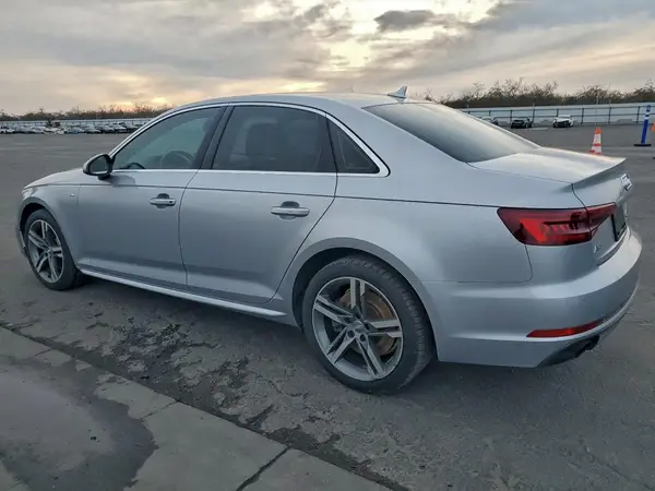 WAUENAF41JA102858 2018 AUDI A4 - Image 2