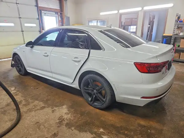 WAUENAF47HN039347 2017 AUDI A4 - Image 2