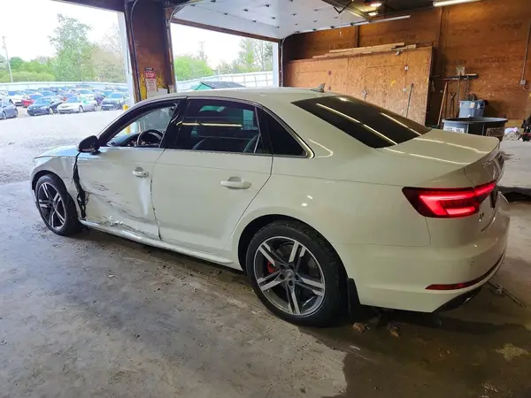 WAUENAF47JA208022 2018 AUDI A4 - Image 2