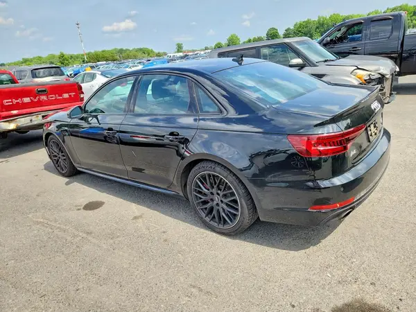 WAUENAF4XJN000970 2018 AUDI A4 - Image 2