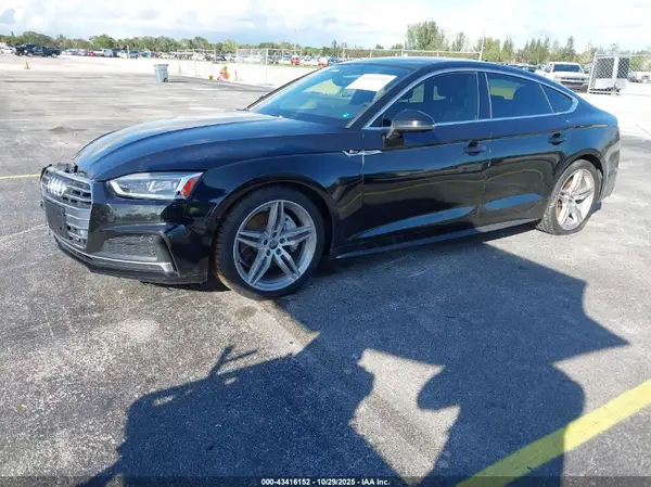 WAUENCF52JA077960 2018 AUDI A5 - Image 2