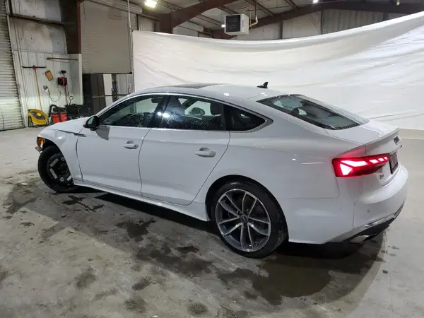 WAUFACF53NA016445 2022 AUDI A5 - Image 2
