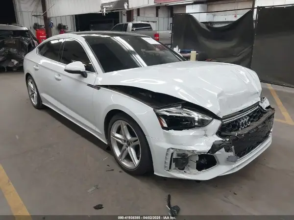WAUFACF53NA018986 2022 AUDI A5 - Image 1