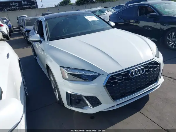 WAUFACF54NA007608 2022 AUDI A5 - Image 1
