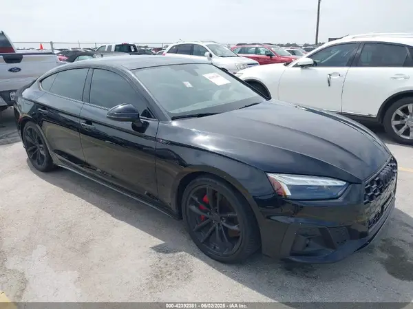 WAUFACF54NA028037 2022 AUDI A5 - Image 1