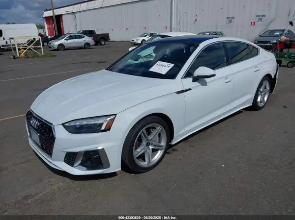 WAUFACF55NA019430 2022 AUDI A5 - Image 2