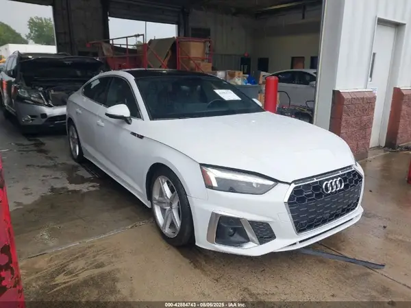 WAUFACF56NA021574 2022 AUDI A5 - Image 1
