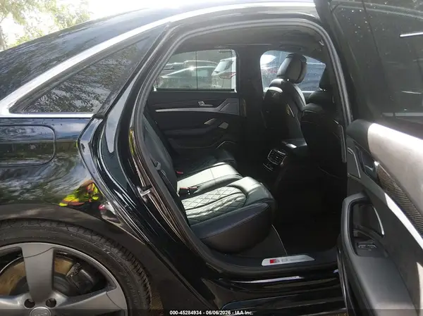 WAUJSAFD0GN009404 2016 AUDI S8 - Image 8