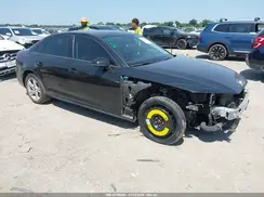 WAUKMAF47JA213162 2018 AUDI A4