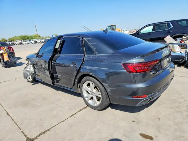 WAUKMAF48JA233338 2018 AUDI A4 - Image 2