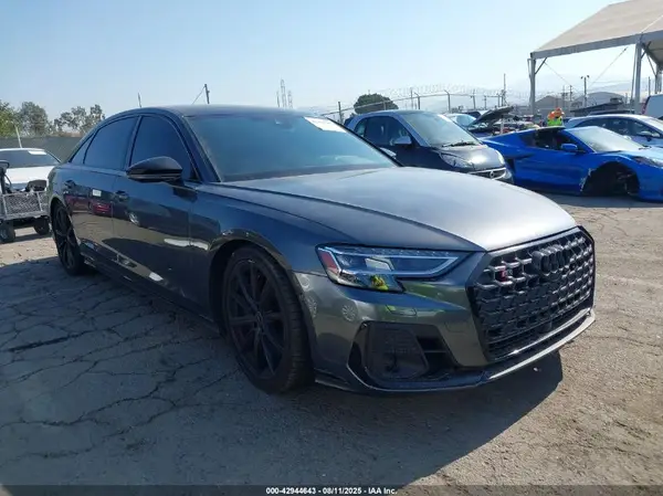WAULSAF88RN005227 2024 AUDI S8