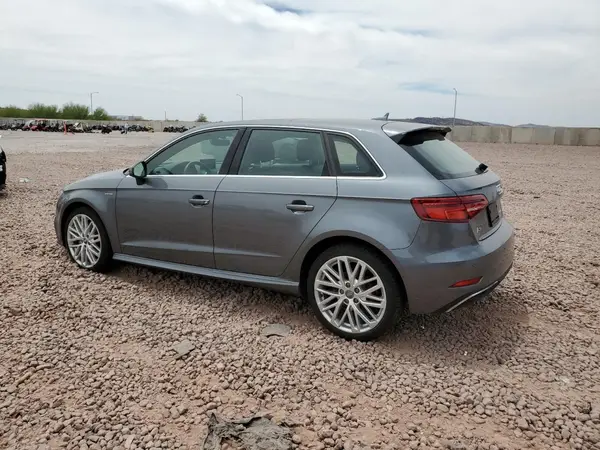 WAUSPBFF0JA065905 2018 AUDI A3 - Image 2