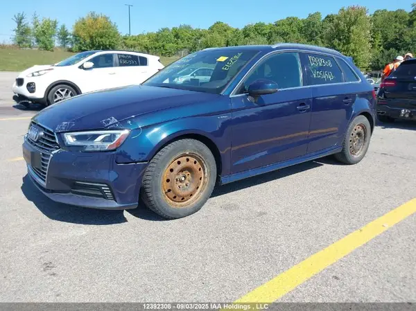 WAUSPBFF3JA054543 2018 AUDI A3 - Image 2