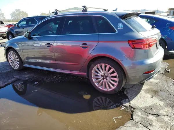 WAUSPBFF4HA078019 2017 AUDI A3 - Image 2