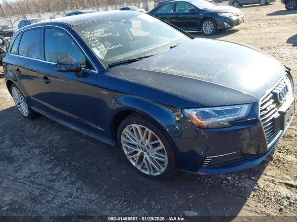 WAUSPBFF4JA078396 2018 AUDI A3 - Image 1