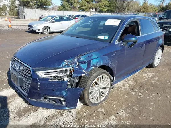 WAUSPBFF4JA078396 2018 AUDI A3 - Image 2