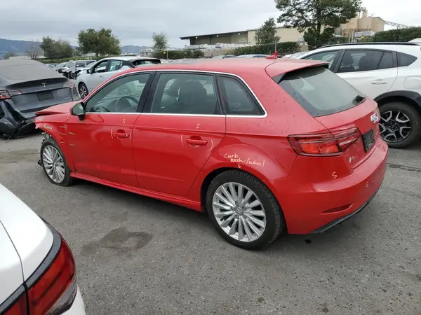 WAUSPBFF4JA081606 2018 AUDI A3 - Image 2