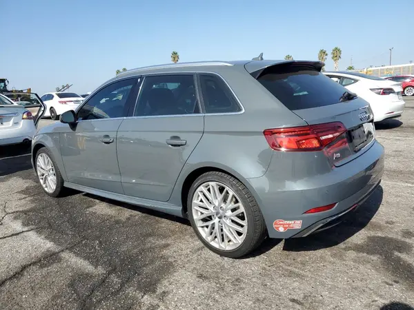 WAUSPBFF5JA060781 2018 AUDI A3 - Image 2